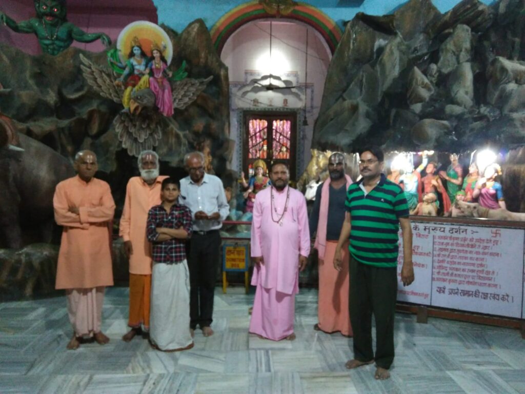 हरिद्वार में भारतीय धर्मसंघ की टीम के संपादक अरूण पाण्डेय के साथ रामानुजाचार्य जी महराज के आश्रम में