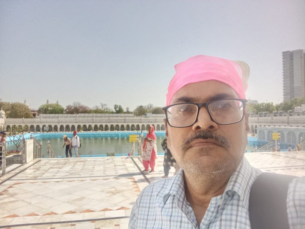 दिल्ली के बंगला साहिब गुरूद्वारा में भारतीय धर्मसंघ के संपादक अरूण पाण्डेय