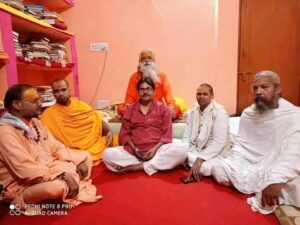 भारतीय धर्मसंध के संपादक अरूण पाण्डेय प्रकाशानंद जी महराज कथावाचको के साथ सभा करते हुए अयोघ्या में