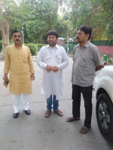 भारतीय धर्मसंध के संपादक अरूण पाण्डेय व उत्तराखंड प्रभारी विनय पंडित, सांसद विनोद चंद सोनकर कौशाम्बी उप्र से वार्ता करते हुए