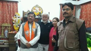 भारतीय धर्मसंध के संपादक अरूण पाण्डेय भाजपा के दिल्ली व उत्तराखंड के पूर्व प्रभारी श्याम जाजू ,नवीन मेहता व पूजा मेहता के साथ