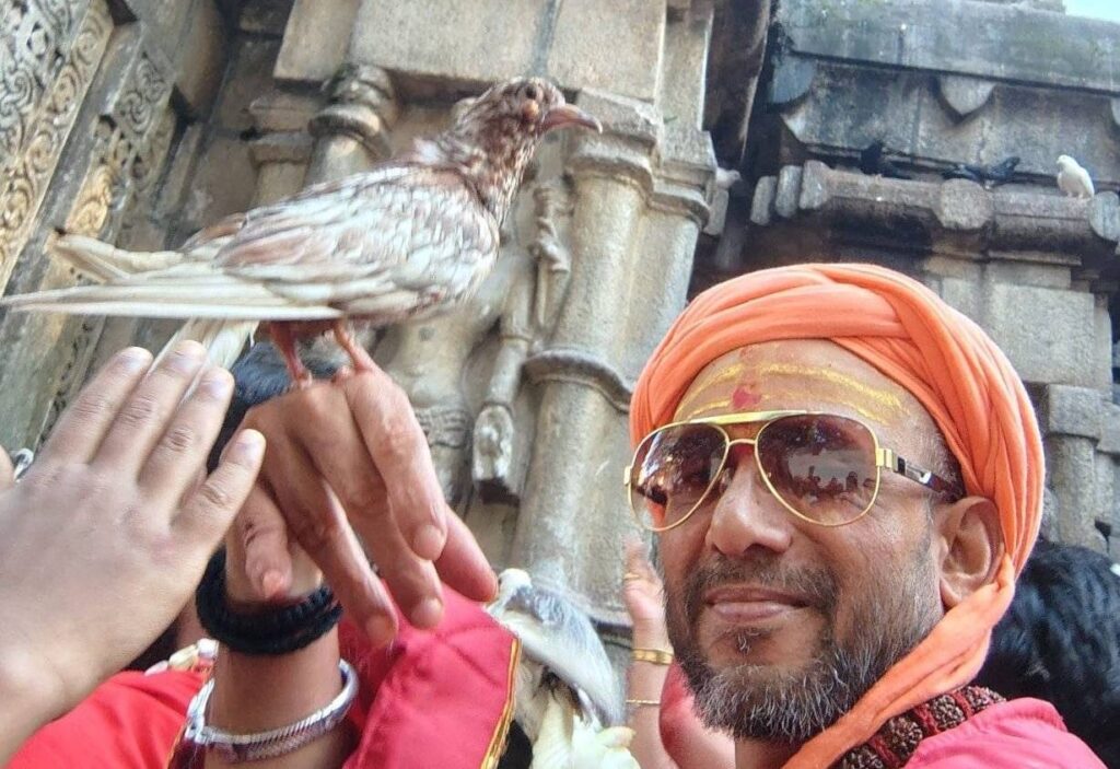 वरुण पीठाधीश्वर स्वामी दुर्गेश गिरी महाराज